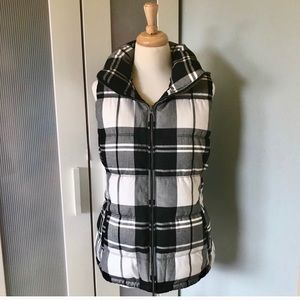 Old Navy Black and White Plaid Puffer Vest NWOT
